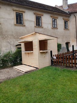 Dřevěný prodejní stánek - 2