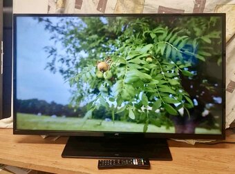 4K UHD Smart JVC televizor - 2