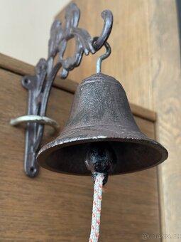 Litinový závěsný zvonek - 2
