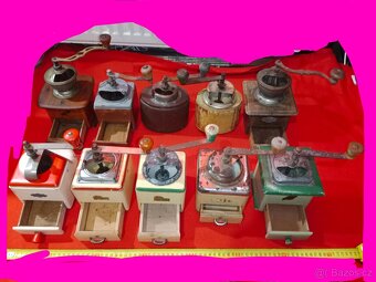 Mlýnky na kávu 18 ks + 2 ks dóz + korbel atd. - 2