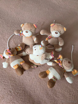 Kolotoč nad dětskou postýlku - 2