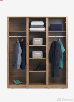 Šatní skříň - 2