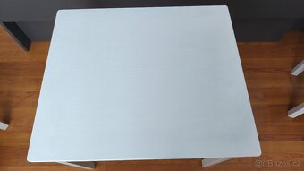 Stůl ze dvoumi židlemi - 2