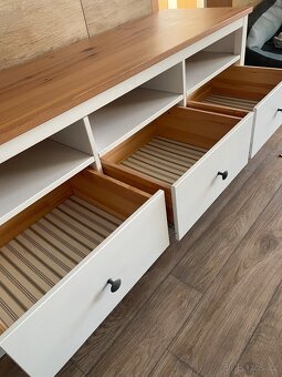 Stolek pod TV IKEA HEMNES - 2