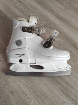 Prodám dívčí brusle vel. 33-36 - 2