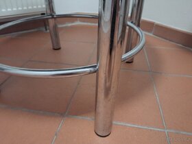 Designovy chromový stolek - 2