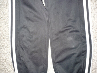 Černé hladké tepláky zn Adidas vel 140 - 2