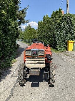 Japonský malotraktor Kubota B1402 - 2