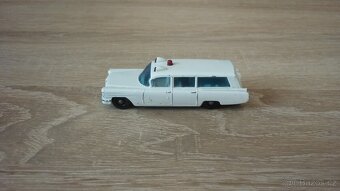 MATCHBOX RW AMBULANCE CADILLAC NO 54 PLASTOVÁ KOLA - 2