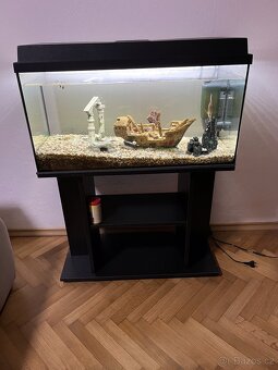 Akvárium vč. stojanu - 2
