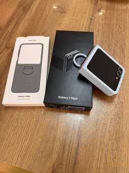 Samsung Galaxy Z Flip 6 - 2