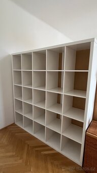 REZERVACE Knihovna/ policový díl Ikea Kallax 5x5 - 2
