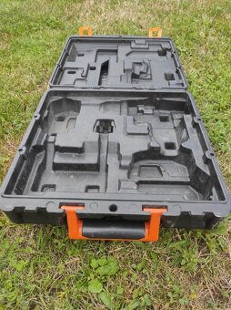 Nabíječka a baterie AEG - 2