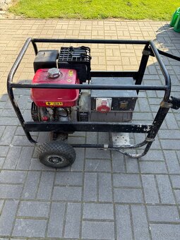 Elektrocentrála Honda ECT7000 3f - 2