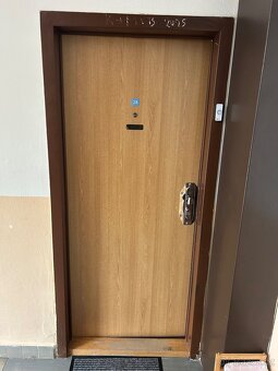 Bezpečnostní bytové vstupní dveře - 2