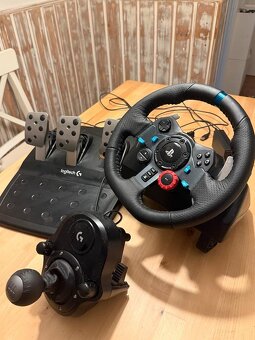 Logitech G29 + řadicí páka - 2