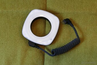 Kruhový makroblesk olympus RF-11 - 2