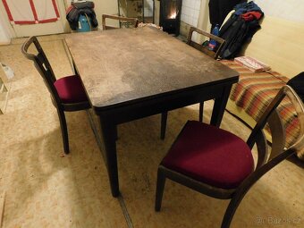 Starý rozkládací stůl a židle - 2