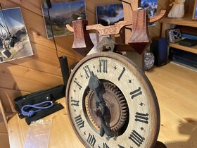 Lihýřové vahadlové historicke hodiny pendlovky Swiss made - 2