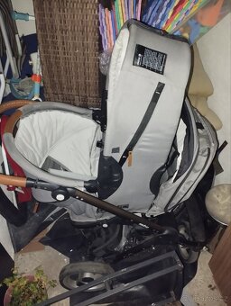 Prodám velice zachovalý kočárek Mutsy evo. - 2