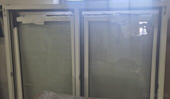 Plastové okno - dvojté sklo - 2