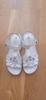 Lasocky Bílé sandále - 2