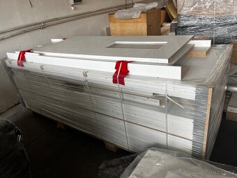 Bilé lamino panely - 2