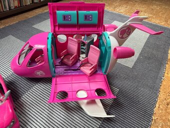Prodám Barbie letadlo a auto - 2