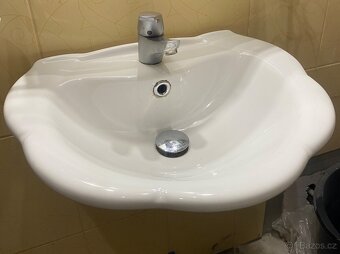Umyvadlo včetně baterie - 2