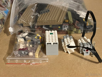 LEGO Icons Haunted House 10273, 1x postaven,  MOTORY - 2