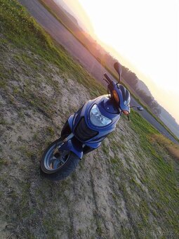 Suzuki AY 50 Katana - 2