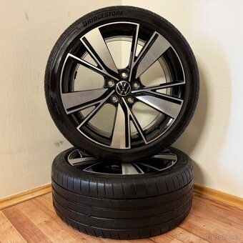 VW GOLF VIII 8 BAKERFIELD 5x112 R18 ET51+LETNÍ 225/40R18 5mm - 2