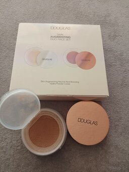 Sypký bronzer Douglas - 2