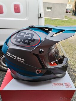 Prodám helmu, přilbu na motorku LS2 vel M - 2