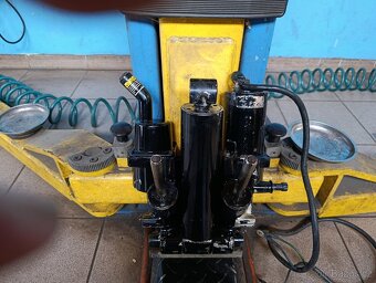 Trim Mercury dvou pístý 135 HP a výše - 2