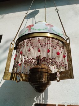 Starodávný lustr na petrolejovou lampu. - 2