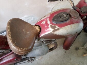 Jawa pérák 250 komunista - 2