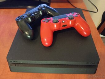 PS4 500 GB – 2 ovladače, hry Last of Us I/II, God of War - 2