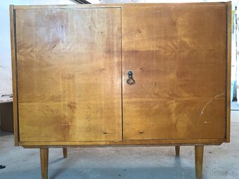 Dřevěná Skřín masiv masivní skřínka dvoukřídlá - 2