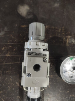 Regulátor s filtrem SMC AW20-F02CH-B - 2