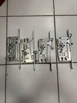 Zadlabací zámek - 2