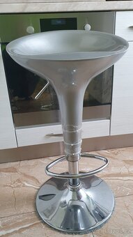 Sháním níže uvedenou barovou židli šedou - 2