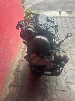 Motor 1,9TDI 77KW VW Touran typ BLS kompletní - 2