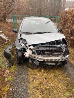 Yaris 1.0 82tis km ročník 2009 - 2