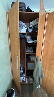 Šatní skříň + noční stolky - 2