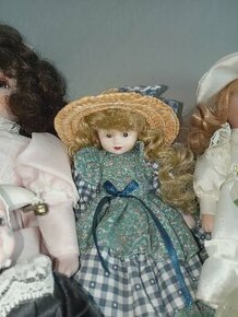 Různé malé porcelánové panenky - 2