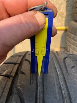 Letní pneu 235/45R20 - 2