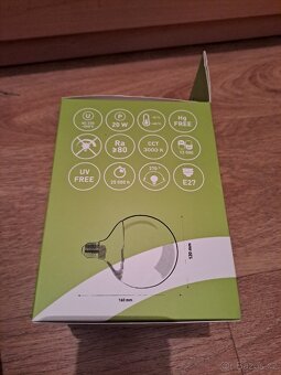 Silná LED žárovka RETLUX závit E27 20W / 128W ekvivalent - 2