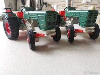 2x Stará retro hračka traktor. - 2