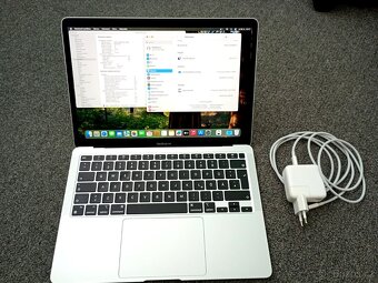 MacBook Air 13 palců Apple M1 chip 8 GB RAM 256 ssd 30 cykl - 2